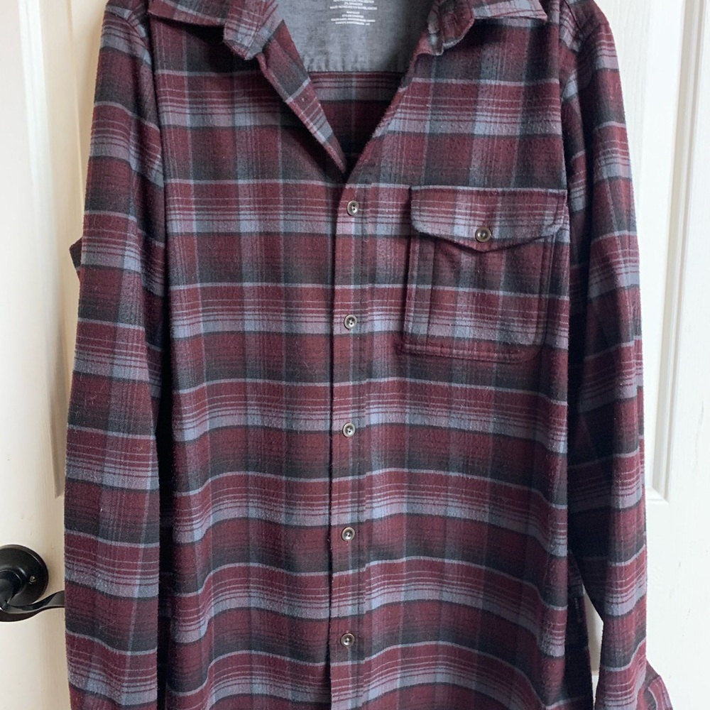 ❤️ Swiss Tech Burgundy and Gray Plaid Button Down Shirt